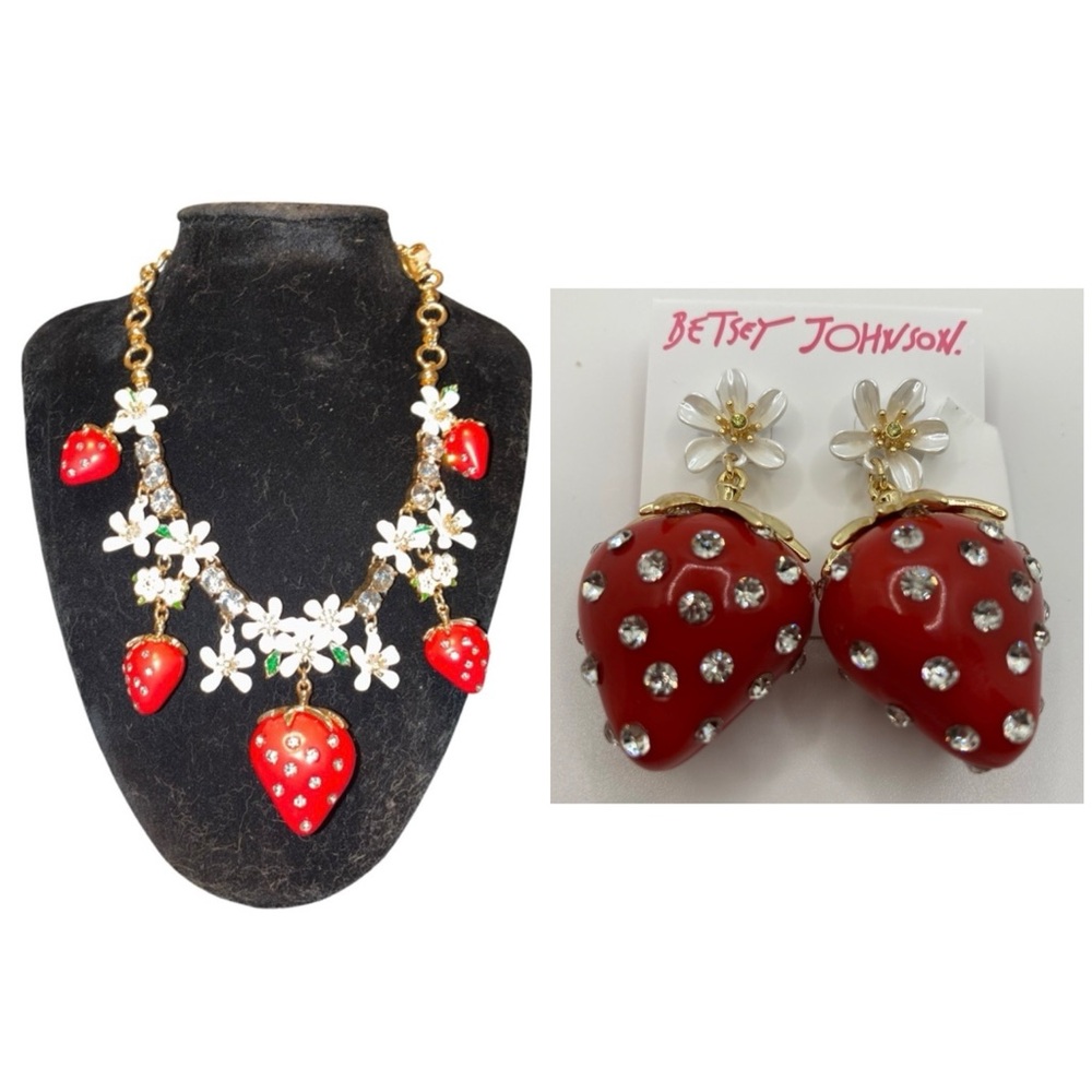 BETSEY JOHNSON SET Strawberries & Blossoms Statement Necklace & Earrings NEW NWT